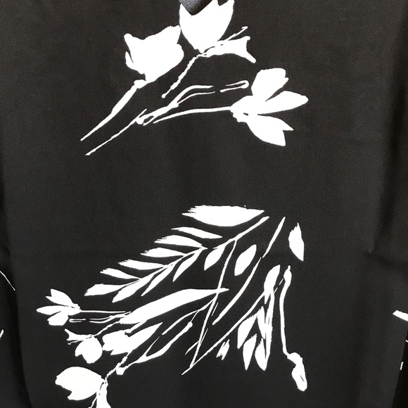 VINCE CAMUTO Floral Bell Flutter Sleeve Blouse V-Neck NWT Women’s Plus Size 1X - Picture 5 of 16